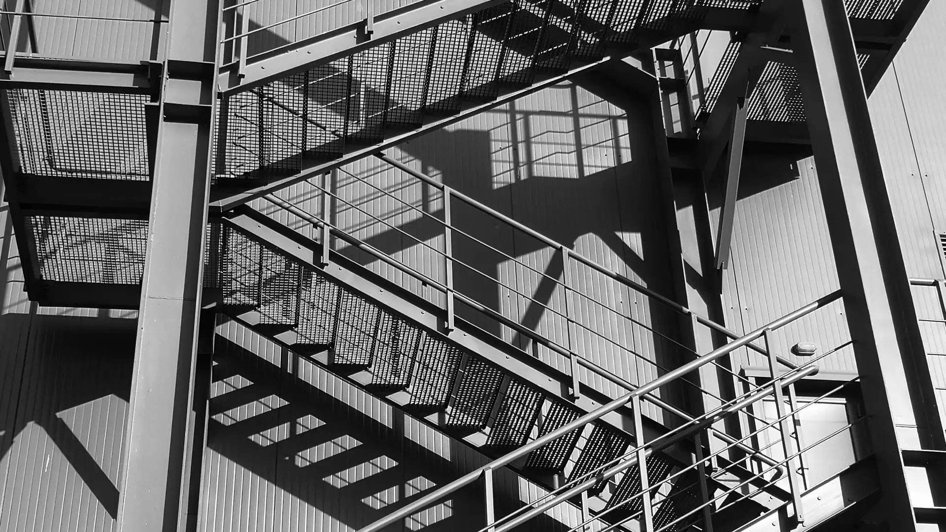 Langebæk-Services-Logistics-Fire-And-Safety-emergency-exit-1920x1080